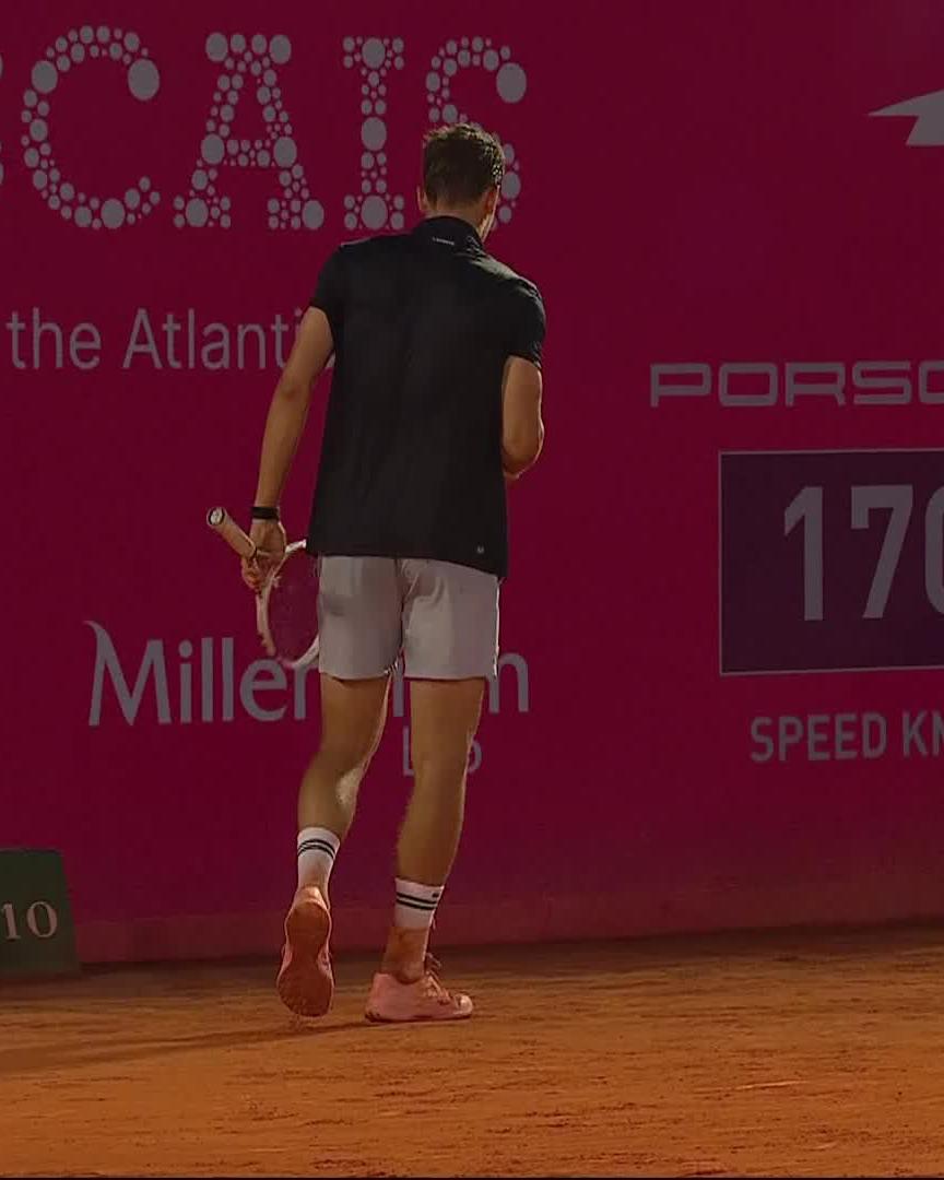On the slideee 😍 A backhand beauty from Blockx 👏 #EstorilOpen