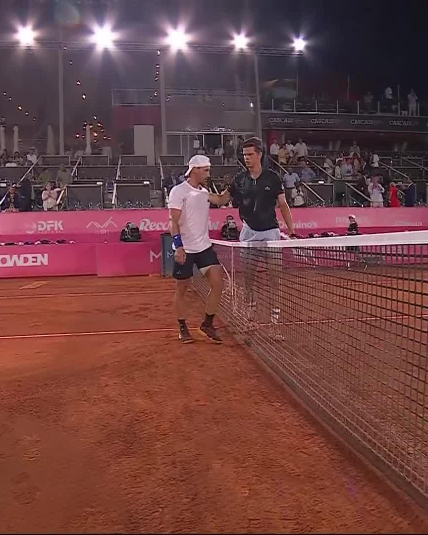 Made of strong stuff 💪 Alexander Blockx gets past a determined Jacquet 3-6 6-4 7-6 in Estoril #EstorilOpen