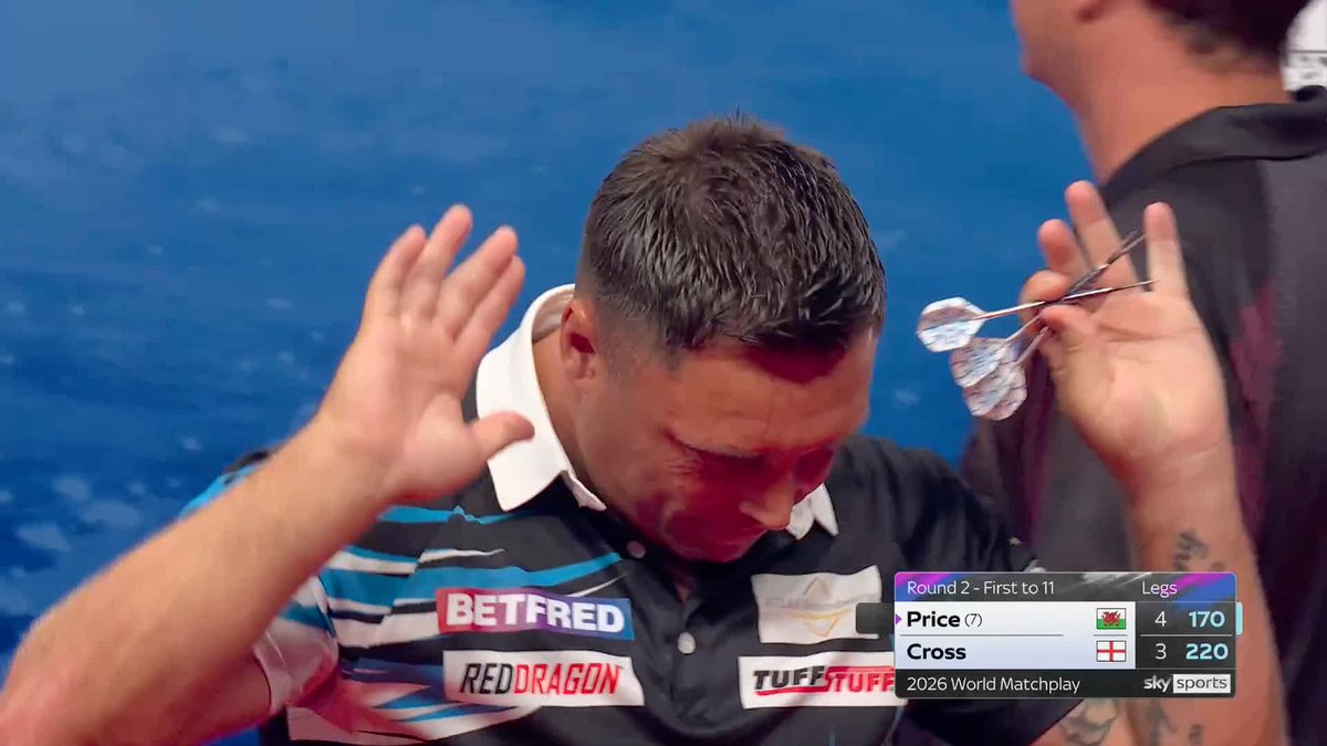 Gerwyn Price opts to not go for the bullseye on the Big Fish, and the crowd have their say…