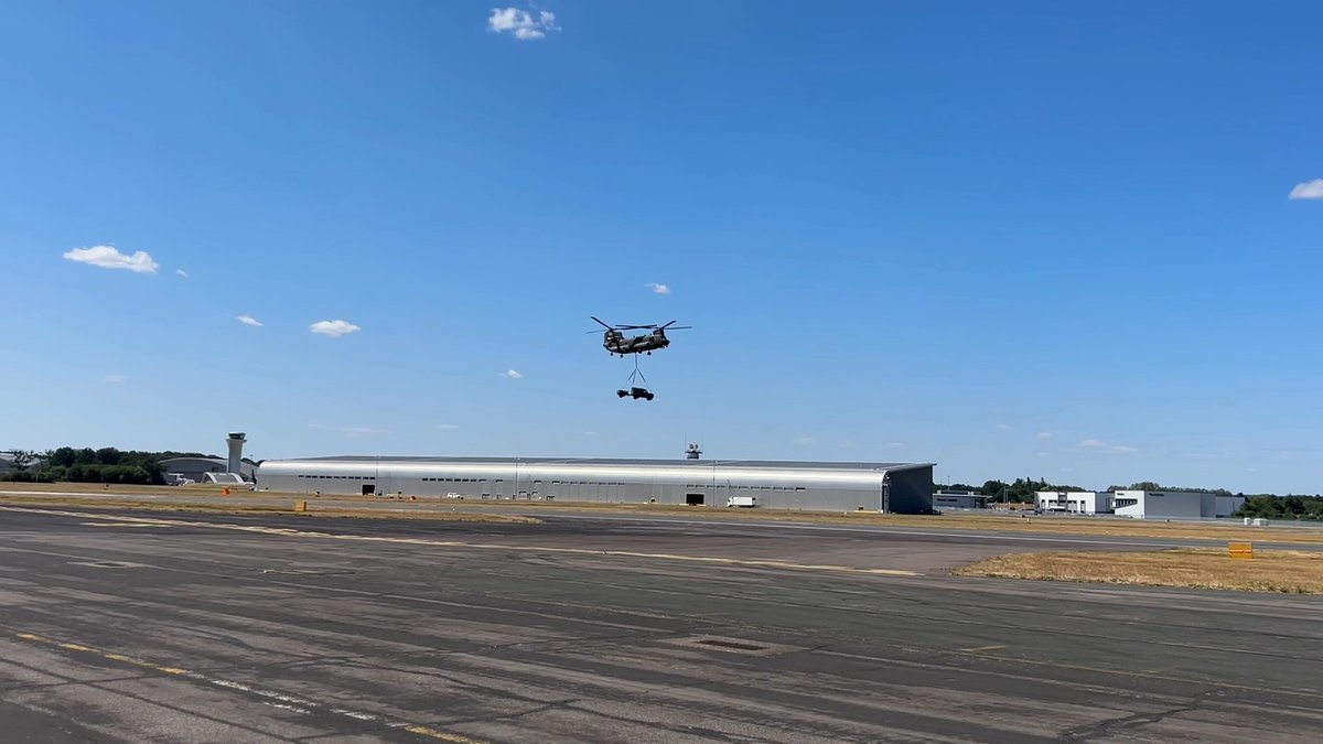 The Joint Aviation Command Chinook role demonstration delivered another standout display at Farnborough Airshow 2026, showcasing the versatility, precision and capability of one of the UK’s most recognisable military helicopters. From low-level manoeuvres to tactical operations, the demonstration highlighted the Chinook’s vital role in supporting defence missions across a wide range of environments. 📹 Watch highlights from the display. #FIA2026 #Chinook #MilitaryAviation #Defence #Aerospace British Army 🇬🇧