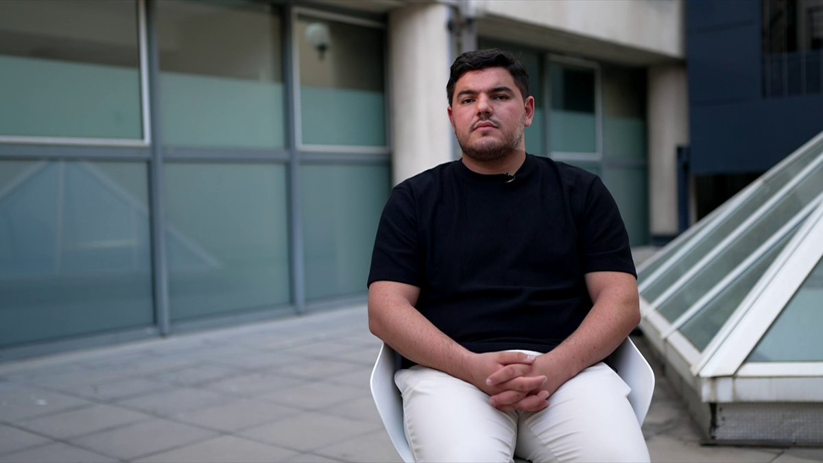"Je suis, dans ce pays, la personnalité la plus protégée après le président de la République, malheureusement." Amine Kessaci, adjoint au maire de Marseille dont le frère a été tué par des narcotrafiquants, témoigne sur franceinfo. #canal16