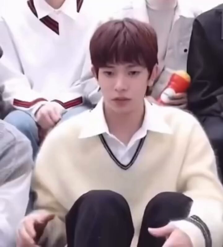 Confused hee looks so cute 🥺