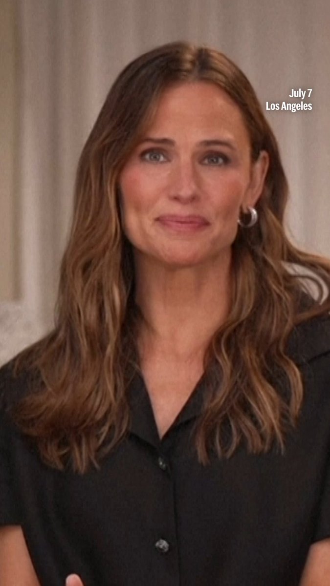 Will Jennifer Garner turn her "Pretend Cooking Show" into something more? Her new series is "The Five-Star Weekend." #JenniferGarner #PretendCookingShow #TheFiveStarWeekend