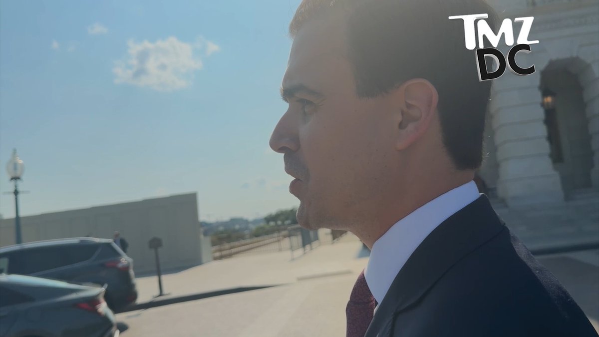 😅 Rep. Pablo José Hernández calls out TMZ DC for "never posting" his interview clips while discussing the viral Puerto Rico A.I. song with CHARLIE COTTON.