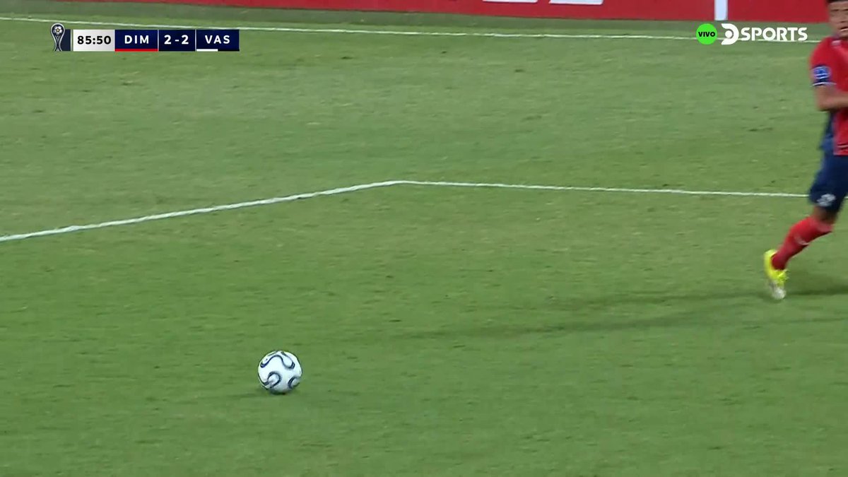 Horrible posicionamiento de la defensa del DIM y Vasco Da Gama vuelve a empatar el partido 2-2. Tiene mucho trabajo por delante Amaranto Perea.
