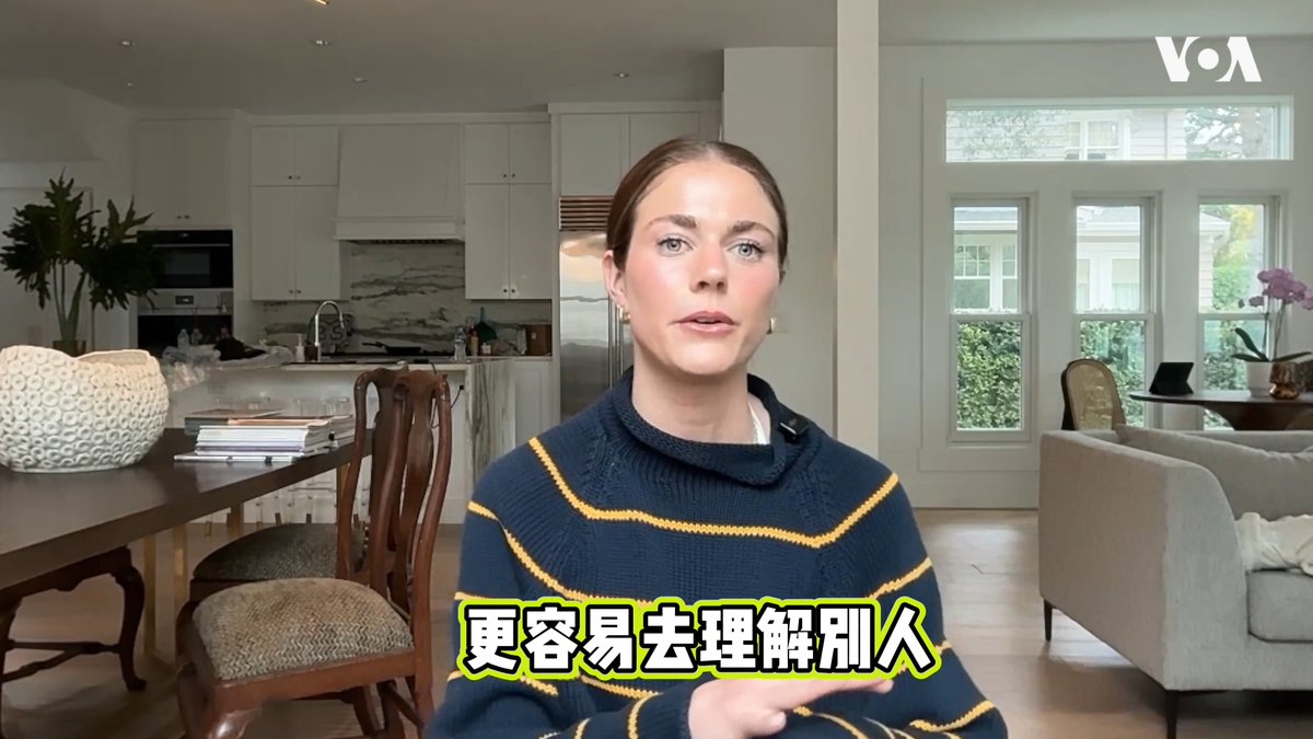 #GenZ 看美国【预告片】·正片周五见! 我从小就在很多不同文化和传统间长大,周围都是来自各个族裔的朋友。 那些不同的语言、信仰和生活方式是一面镜子,让我明白:这个世界从不是 “我们” 对 “他们”那么简单。学会理解,学会看见,或许是美国这片土地给我的最好礼物。 更多👉