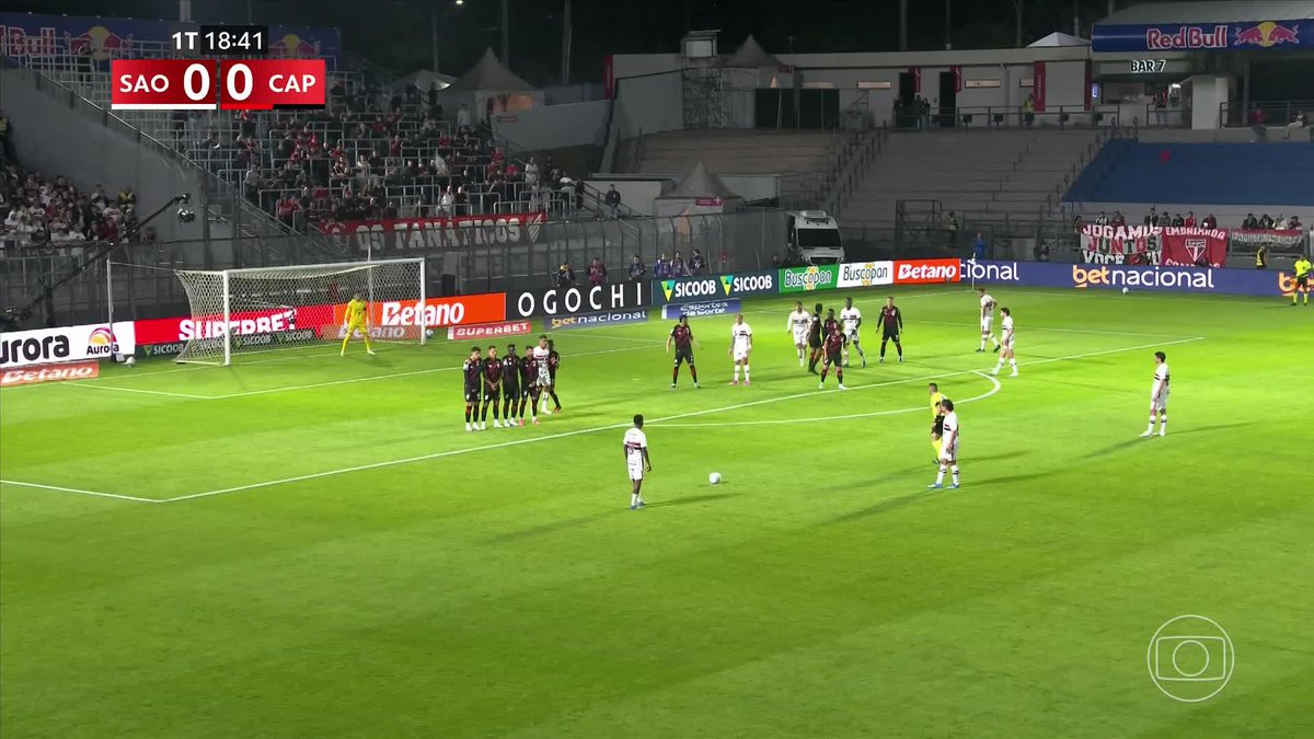 O gol de falta de Artur! São Paulo 1x0 Athletico! 🎥 TV Globo | ge