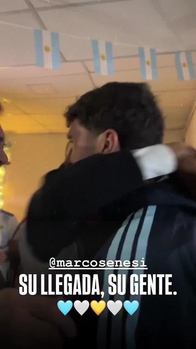 RECIBIDO COMO HÉROE: así le dieron la bienvenida a Marcos Senesi en su Concordia natal luego de la participación en el Mundial. 📹 valentinoditomaso (IG)