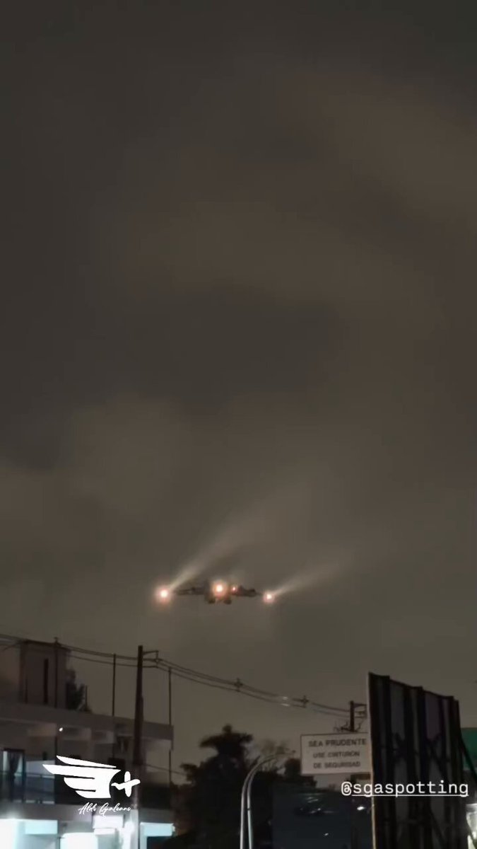 A las 19:35 hs de hoy miércoles 22 de julio de 2026, aterrizó en el Aeropuerto Silvio Pettirossi 🇵🇾 este The Boeing Company C-17 Globemaster de la #USAF 🇺🇸 🎦 Aldo Galeano || Staff SGASPOTTING.