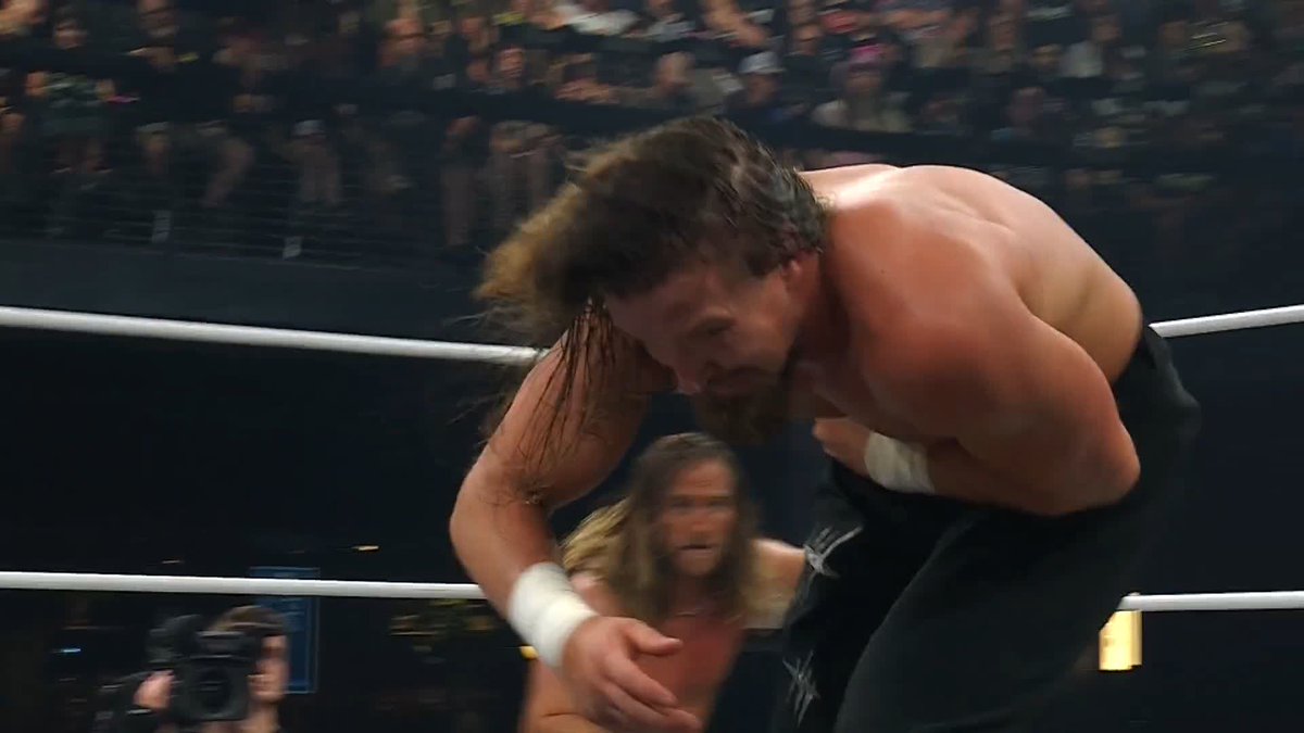 A perfectly timed reversal from Switchblade Jay White leads to a submission victory! Watch #AEWDynamite LIVE on TBS &amp; HBO Max