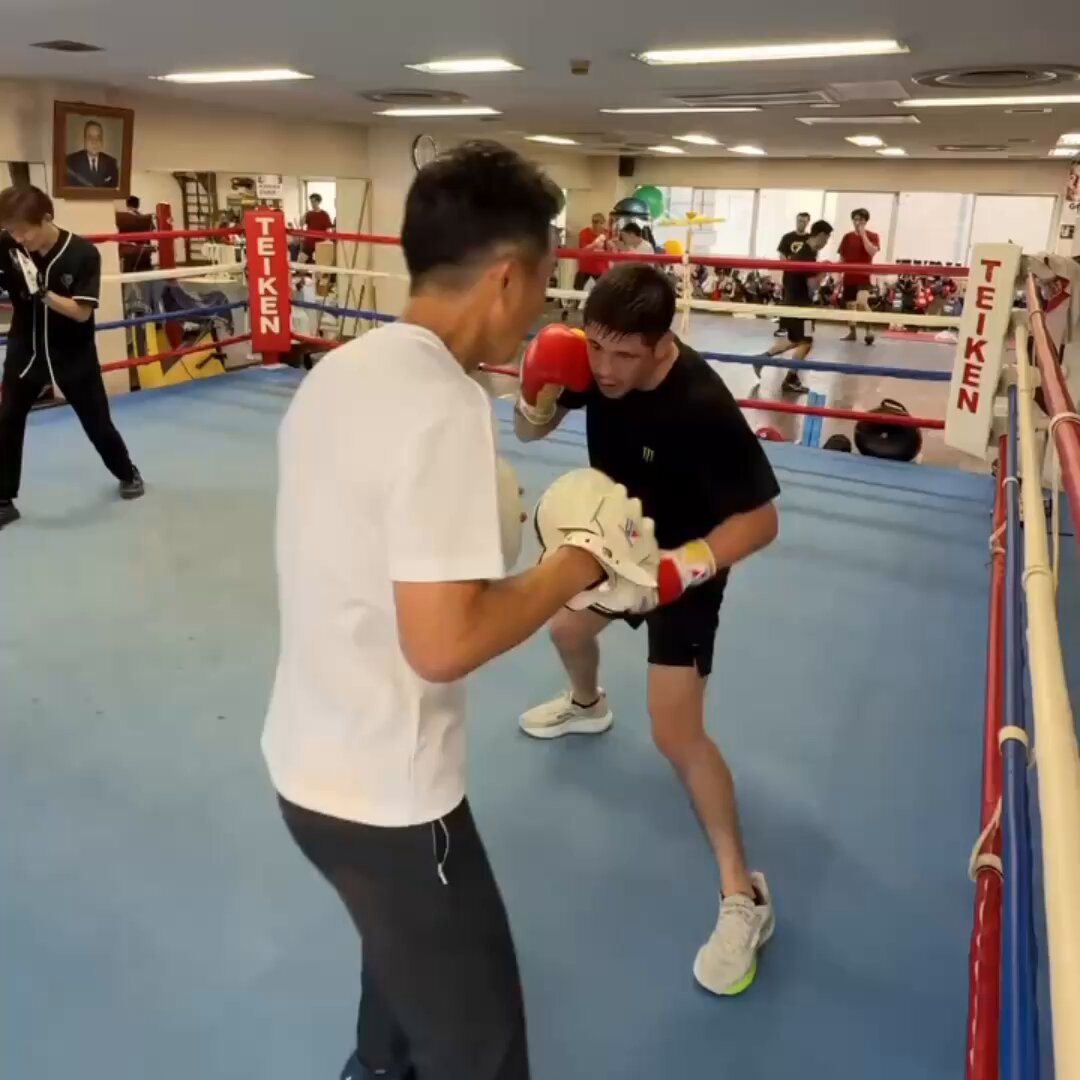 Former UFC Flyweight Champion Brandon Moreno is currently in Japan 🇯🇵 at the Teiken Boxing Gym working with Carlos Linares and Sendai Tanaka 🥊 (🎥 Brandon Moreno)