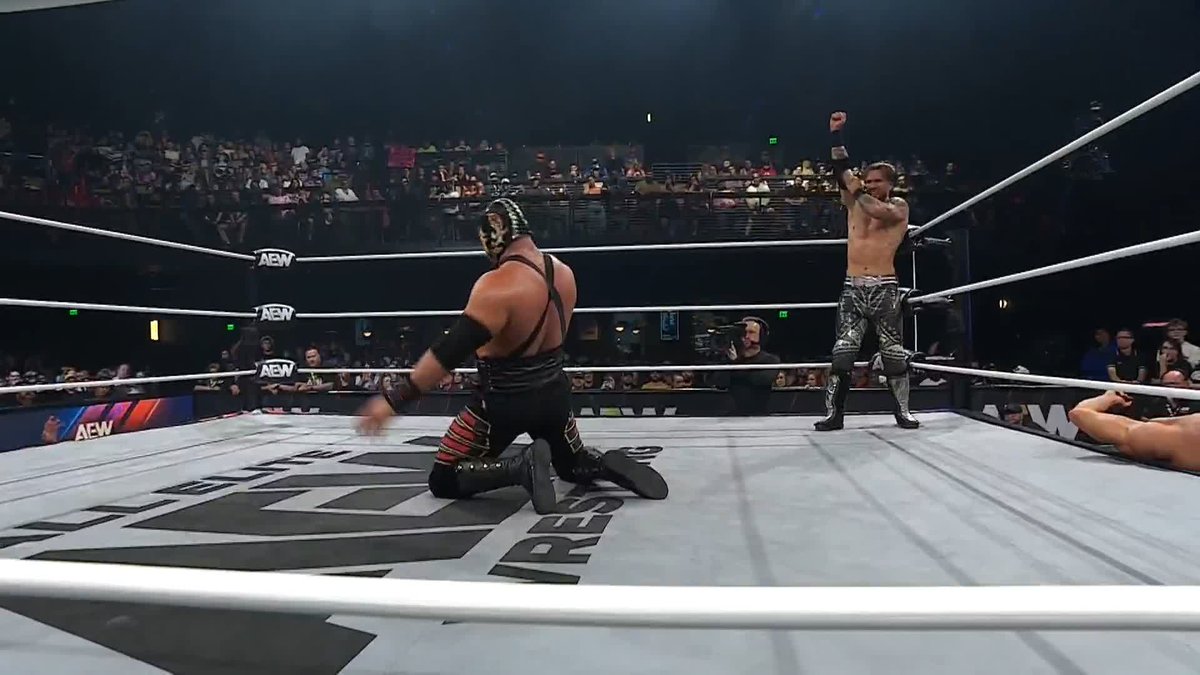 HIDDEN BLADE/V-TRIGGER COMBO GETS THE WIN! Watch #AEWDynamite LIVE on TBS &amp; HBO Max