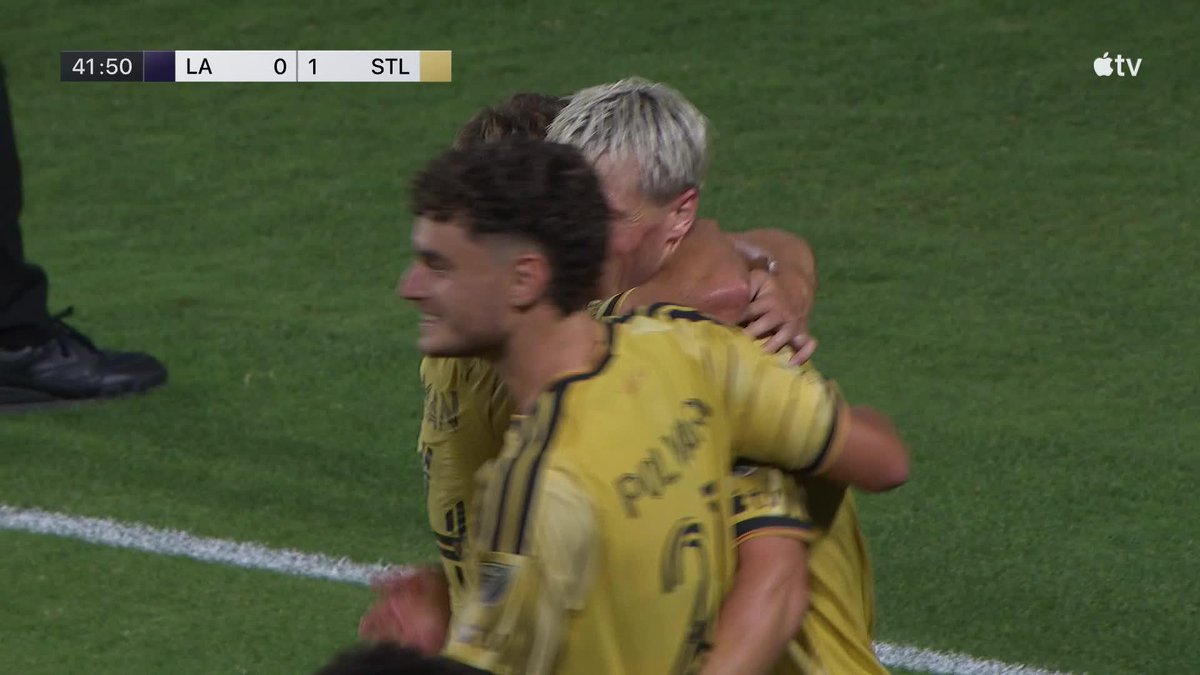 Lukas MacNaughton with the header off the set piece and St Louis CITY SC take the lead in Carson 💥