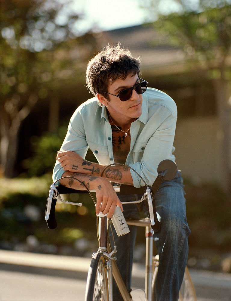 ROLE MODEL is the face of Salt & Stone’s new summer campaign. The singer-songwriter is also gearing up to drop his new album, ‘Chuck Timely & The Hourglass’ on August 7.