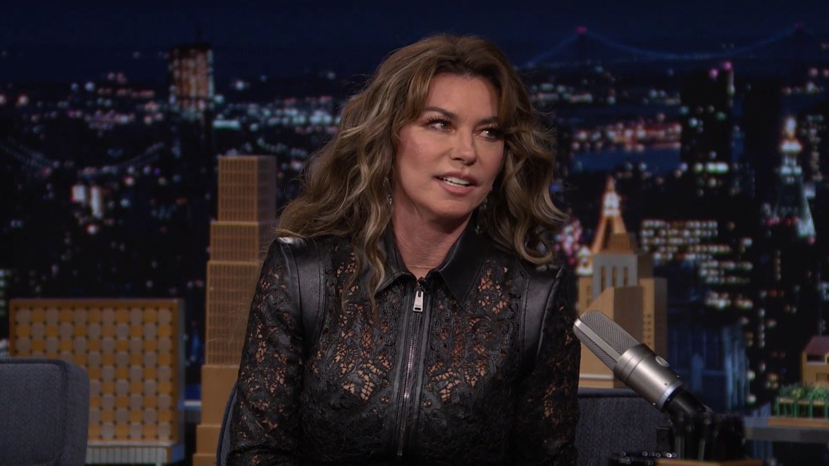 .Shania Twain 💎💎💎 remembers meeting Harry Styles. and calling his mom Mama Twist to wish her a happy birthday! #FallonTonight