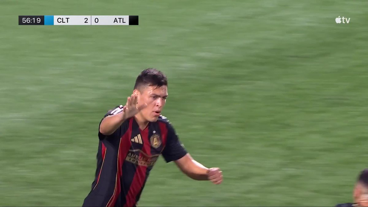 PRIMER GOL DE ELÍAS BÁEZ EN LA #MLS: el jugador argentino con pasado en San Lorenzo marcó en el empate 2-2 de Atlanta United contra Charlotte. 📺 Major League Soccer on Apple