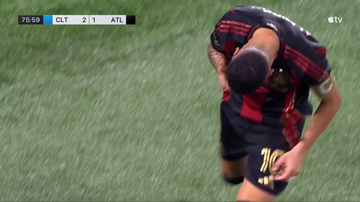 VOLVIÓ DEL MUNDIAL CON GOL: Miguel Almirón estampó el 2-2 final de Atlanta United contra Charlotte en la #MLS. 📺 Major League Soccer on Apple