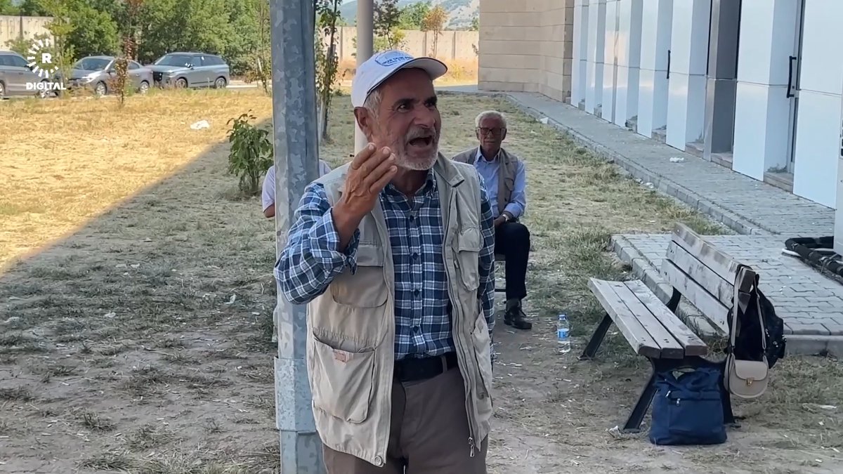 Gülistan Doku'nun babası: ▶️"Siz Allah'tan korkmadınız. Adalet var, devletin adaleti var... (Kızımın) mezarı yok, cenazesi yok" ▶️Gülistan Doku soruşturması kapsamında gözaltına alınan iki zanlı bu sabah adliyeye sevk edildi ▶️O sırada adliyede bulunan Gülistan Doku'nun babası zanlılara tepki gösterdi