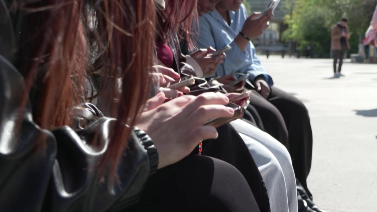 🇫🇷 French parliament backs social media ban for under-15s France's parliament has approved a bill prohibiting social media access for children under 15, making France the first European country to ban children from apps such as TikTok.