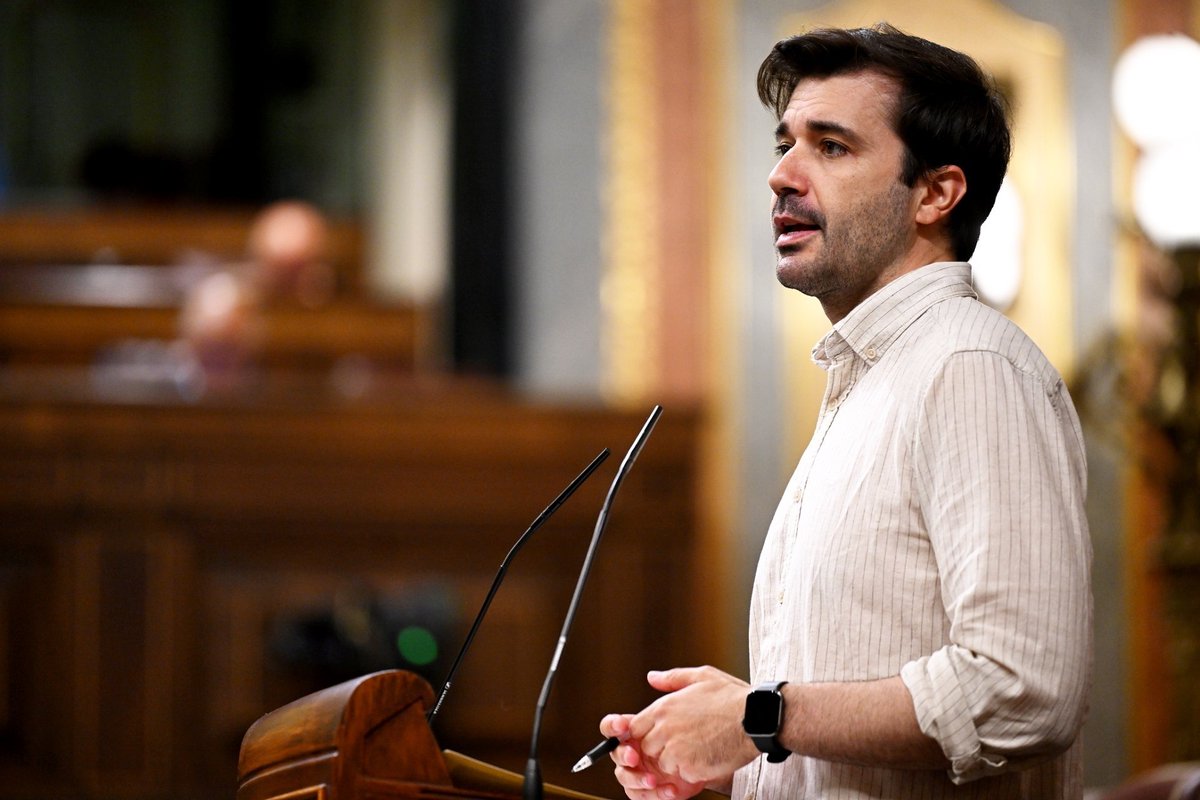 Las guerras no las deben pagar las clases trabajadoras. Apoyamos este decreto de respuesta a la crisis en Oriente Medio por urgencia. Pero no ignoramos que sigue enriqueciendo a las petroleras y eléctricas. Se trata de proteger a la gente, no a Repsol. 🎥 Javier Sánchez Serna
