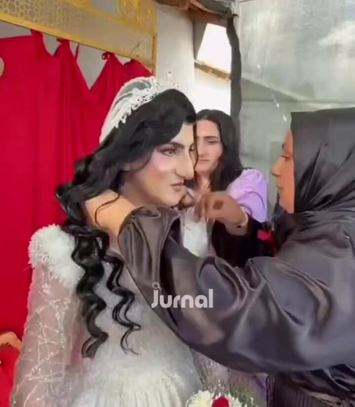 Hakkari’deki bir aşiret düğününde geline kilolarca altın takıldı. Bu altınların kaynağı kaçakçılıktan elde edilen paralar devlet bunu görmüyor mu? T.C. Ticaret Bakanlığı