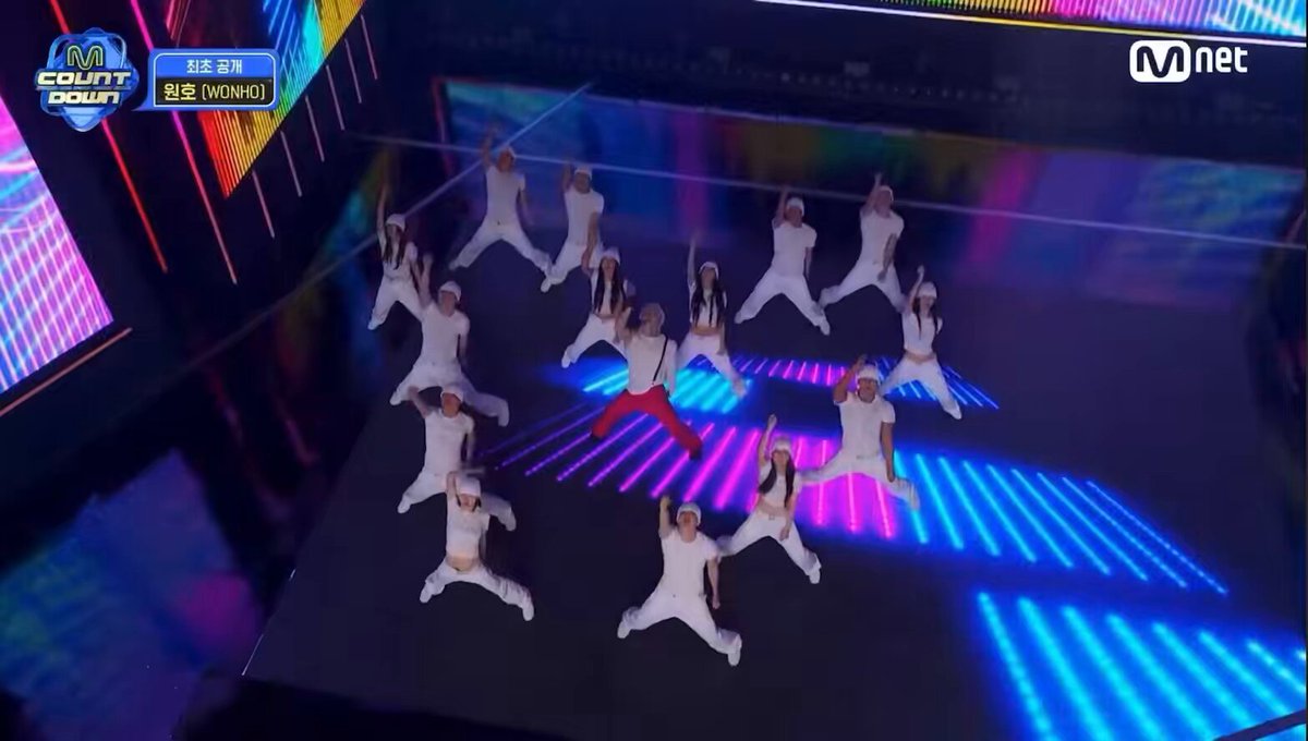“Don’t Wake Me Up” choreography creates a heart before the final drop comes 😭💙 #WONHO #원호 #DontWakeMeUp WONHO Official