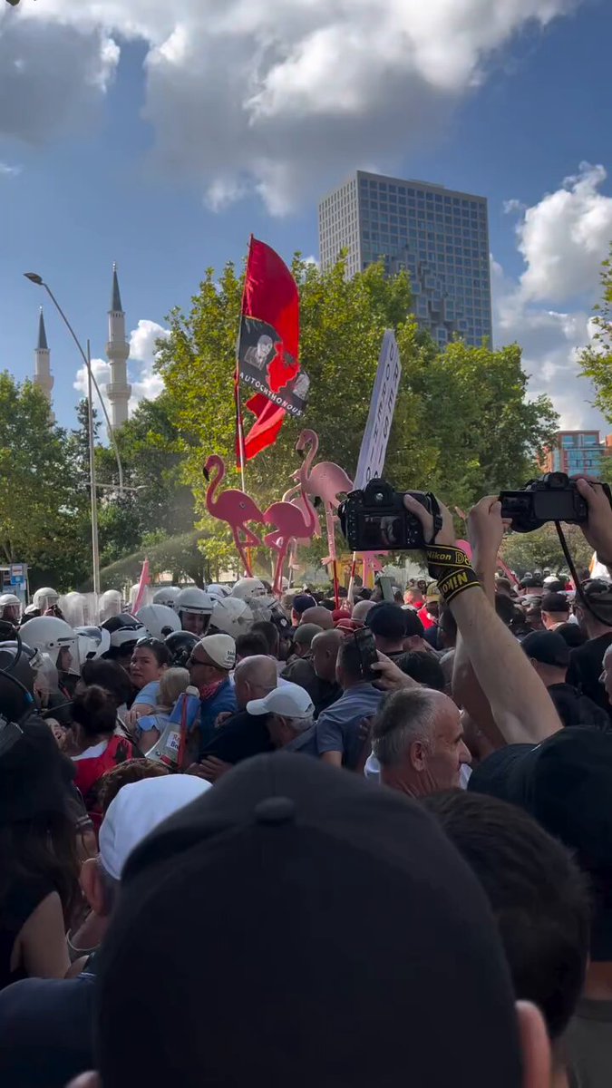 🚨🇦🇱 LIVE: Day 54 of mass protests in Tirana, Albania ⚡️Protesters threw eggs at MPs and ministers’ cars outside Parliament. Police answered with water cannons, tear gas and pepper spray to clear the streets. Several demonstrators left injured — faces burning, struggling to breathe. This is day 54. The people are still here. #Albania #RamaResign #FlamingoRevolution