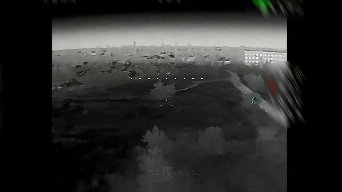 The 237th Separate Unmanned Systems Battalion of Ukraine’s 7th Air Assault Corps said it destroyed two Russian pickups, a truck, and a Molniya drone launch site in Selidove and along the Selidove-Pokrovsk highway using Chaklun mid-range strike drones. #Ukraine