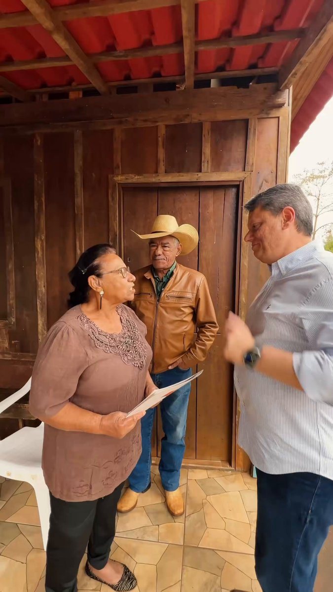 #TBT de uma realização que fez valer uma espera de 25 anos. A Dona Clara acreditou que esse dia chegaria. E, depois de uma vida inteira de espera, em setembro de 2023, ela foi a primeira assentada do estado de São Paulo a receber o título definitivo da sua propriedade. E a história da Dona Clara já se multiplicou. Em pouco mais de 3 anos, garantimos a regularização de mais de 150 mil propriedades, levando segurança jurídica, dignidade e tranquilidade para milhares de famílias que esperaram décadas por esse direito.