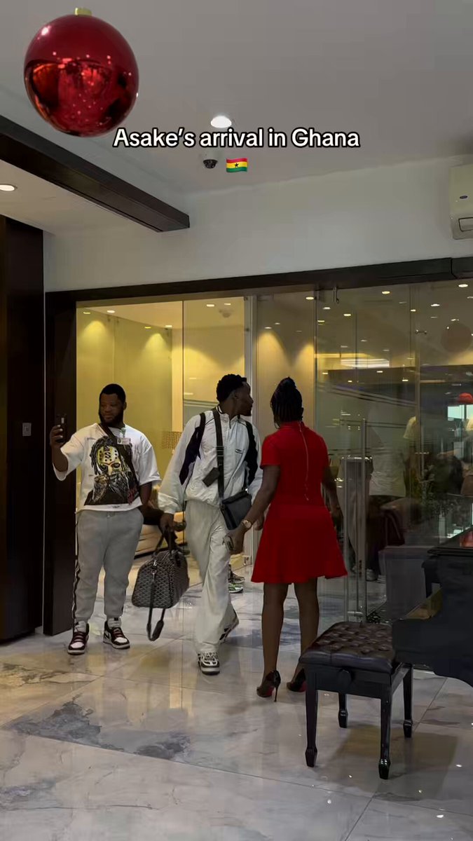 Nigerian superstar Asake, aka Mr. Money, has landed in Ghana ahead of his performance at the KNUST SRC Celebration.