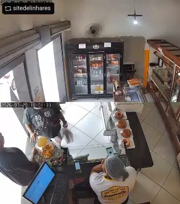 🚨 Confessou crime e foi liberto Homem que matou jovem esfaqueado em Linhares confessou o crime na delegacia e foi liberado. O delegado afirmou que como o crime aconteceu nesta Segunda e o suspeito se apresentou na Terça não havia mais flagrante, e o homem foi liberto.