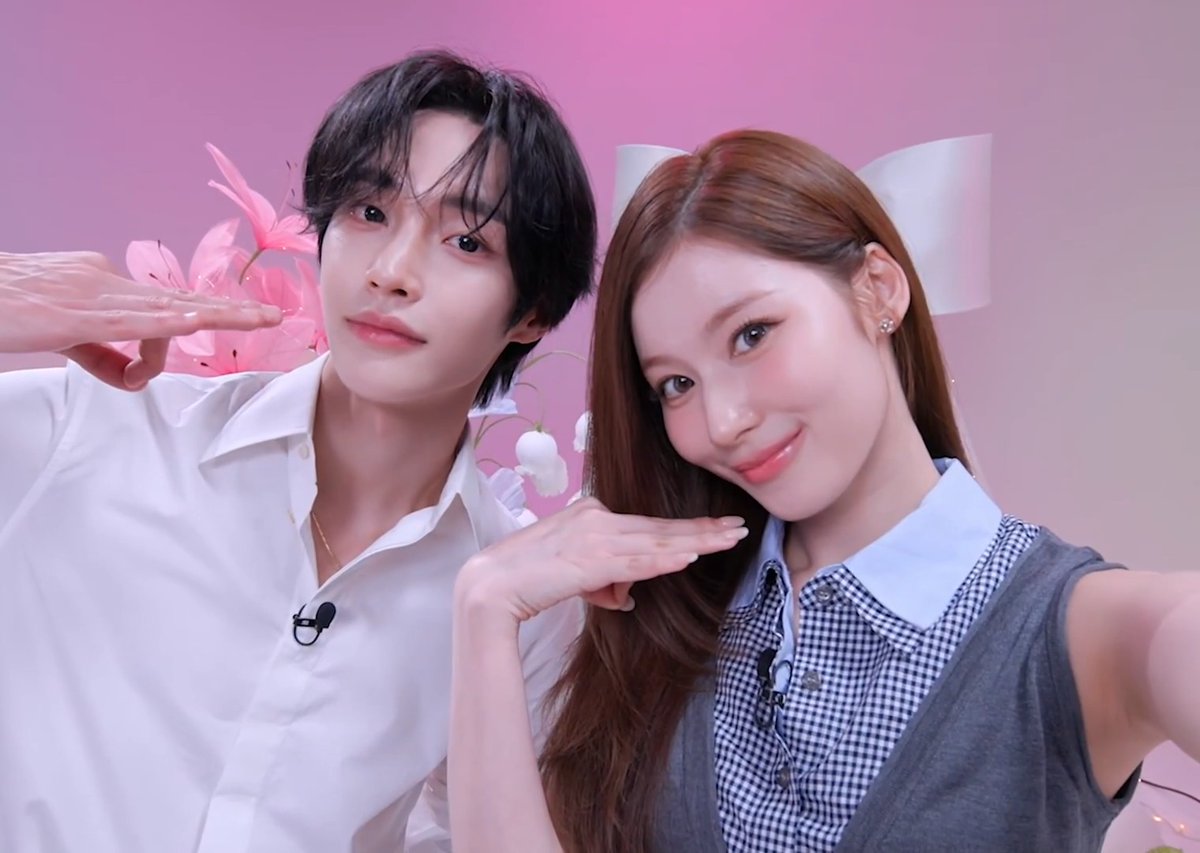 아니 진짜 순정만화 찢고 나온줄 그림체 잘 맞아서 냉터뷰 보는내내 눈이 편안함☺️ 얼빠로서 보람차다......