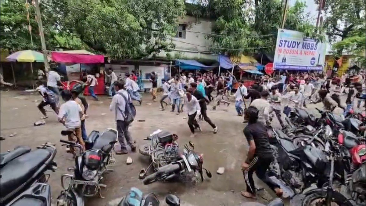 How many of them are behaving as students ? Scenes from Katihar 📍