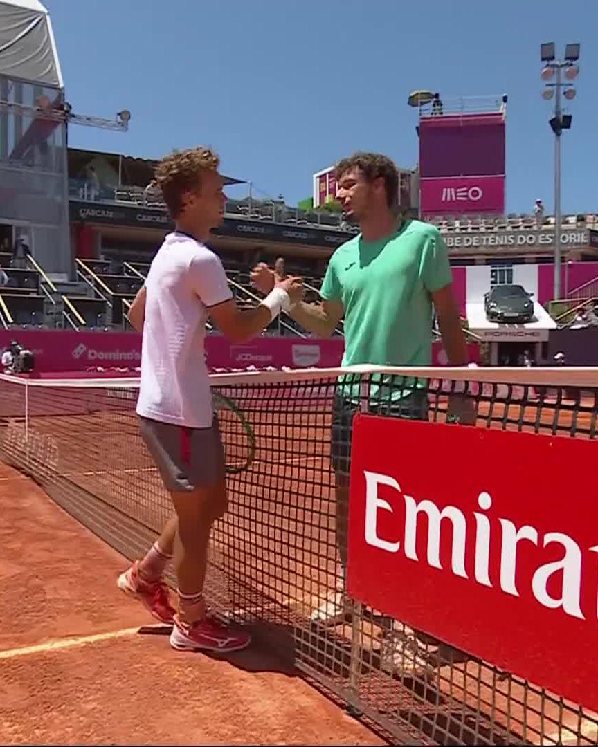 Quarter-finals calling ☎️ Van Assche gets past Carreno Busta 6-3 4-6 6-2 #EstorilOpen
