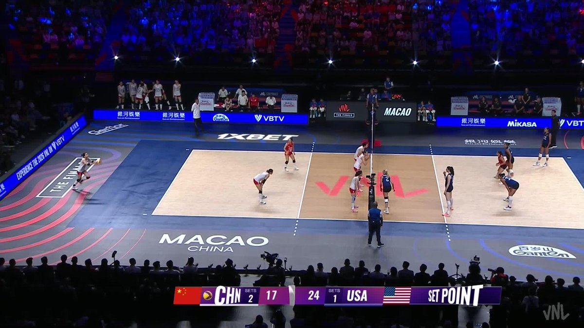 #VNL2026: WE ARE GOING FIVE 🔥 USA 🇺🇸 and China 🇨🇳 are taking this matchup to another five-set thriller. 👀 Who are you cheering for? 📺 LIVE NOW on VBTV: 🏐 #BePartOfTheGame #Volleyball #VNLFinals