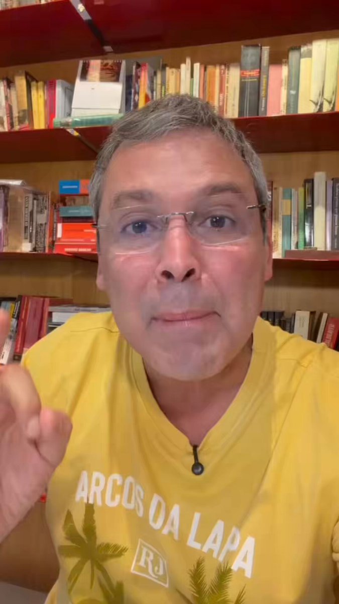 URGENTE! Acabo de entrar com Notícia de Fato na Polícia Federal para que abra investigação sobre a relação de Flávio Bolsonaro com as empresas de fachada de Daniel Vorcaro. Flávio tem muito que explicar sobre essas notas que ele emitiu e os R$ 500 mil que ele recebeu por supostos serviços prestados. Que serviços são esses, Flávio?