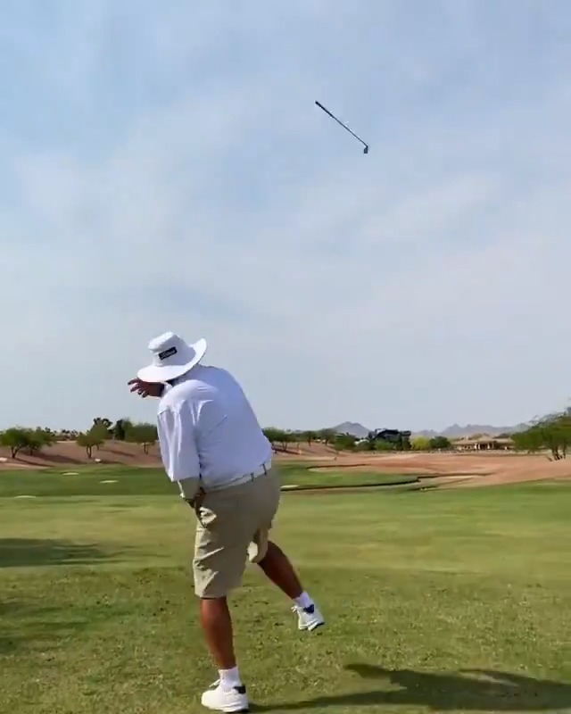 🚨😅🏌️#GOLF TIP — Tiger Woods’ former swing instructor Butch Harmon explains the art of the club throw: “Never throw the club sideways or backward… Always throw it on the line you’re going to walk on….”