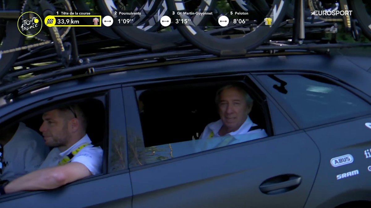 ¿Será talismán? Ⓜ️ Eusebio Unzué apoya desde el coche a García Pierna, cabeza de carrera con una fuga que se va a jugar la victoria. #TDF2026 #LaCasadelCiclismo