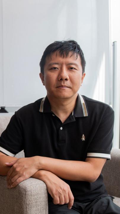 Congratulations to UChicago Prof. Yu Deng, who has received the Fields Medal—the highest honor in mathematics. His work addresses a 125-year-old problem to rigorously ground physics in mathematics by describing the motions of gases. Read more:
