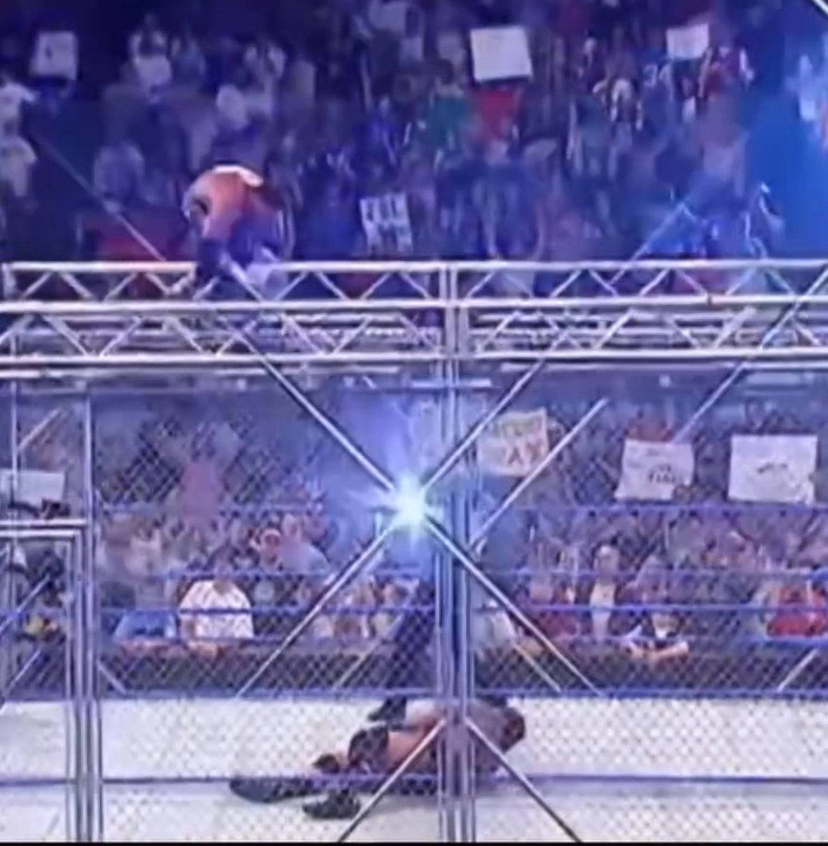 22 years ago Eddie Guerrero hit one of the most iconic frog-splashes of all time against JBL flying from the top of the cage. THIS BEING ON A RANDOM SMACKDOWN IS INSANE MAN 😭 (2024)