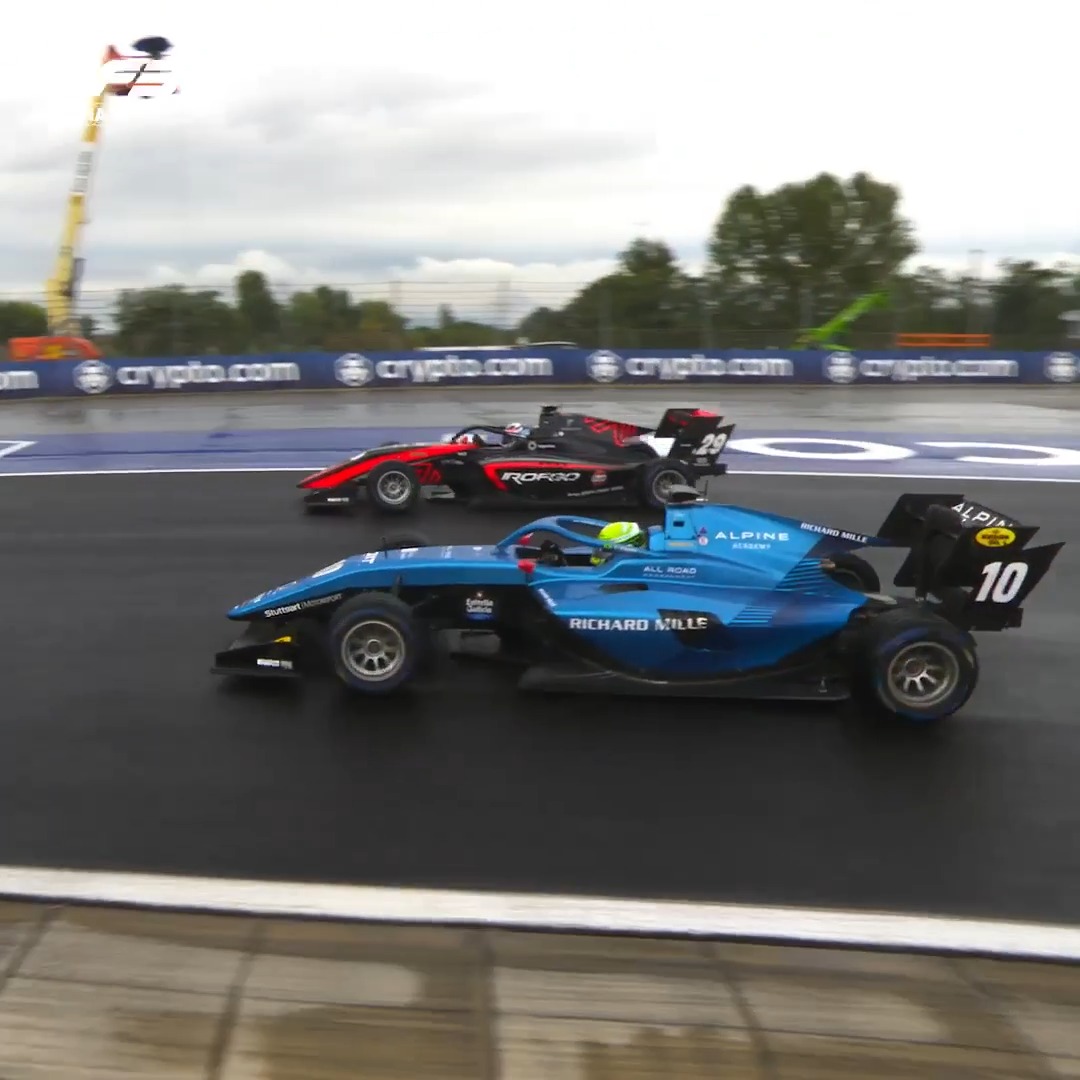 Franco Colapinto vs Caio Collet 🇦🇷🇧🇷 A fantastic battle between the duo for Sprint Race glory in 2022, with the Brazilian eventually coming out on top 👊 #F3 #HungarianGP