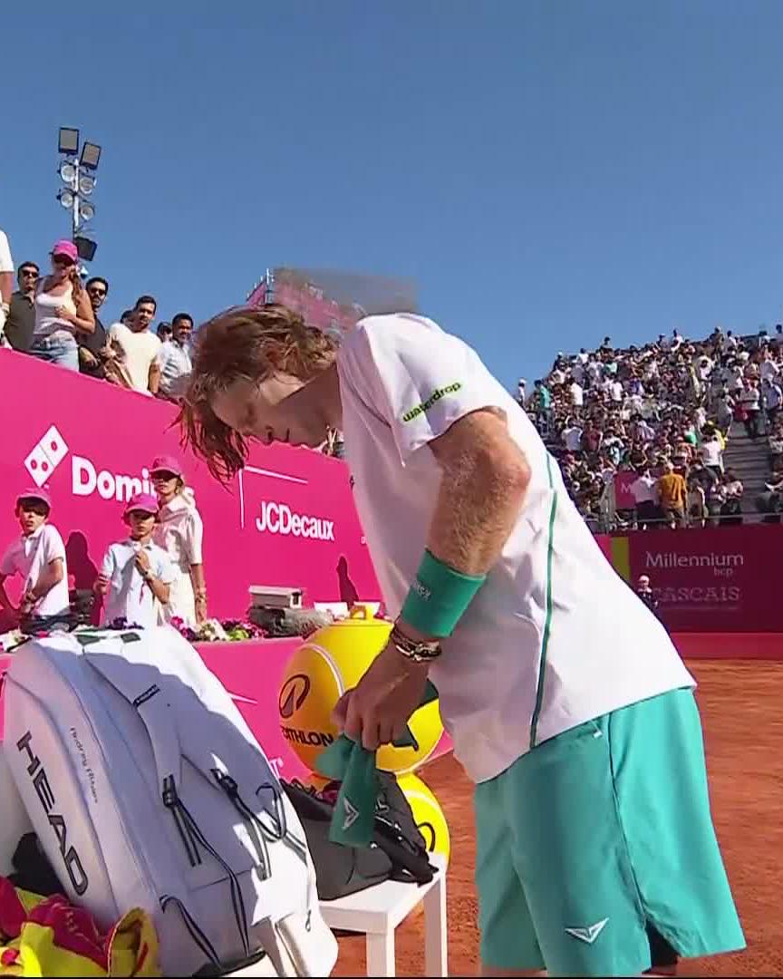 Keeping the momentum going 📈 Rublev advances to the quarter-finals with a clinical 6-1 6-1 performance vs Skatov! #EstorilOpen