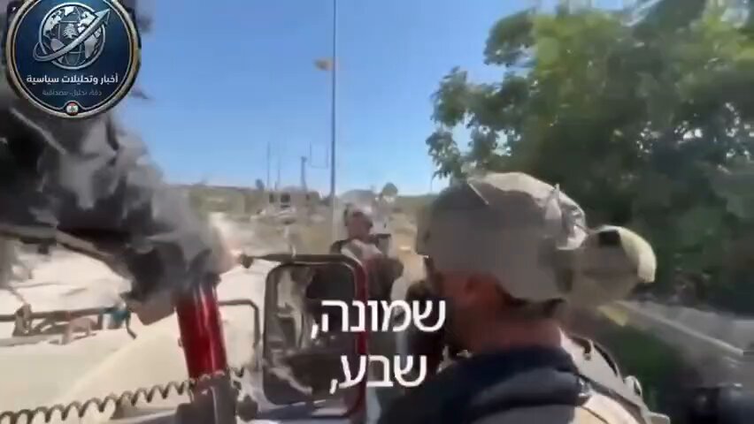 جيش الاحتلال الإسرائيلي يوثق عملية إبادة منازل في بلدة كونين قضاء بنت جبيل