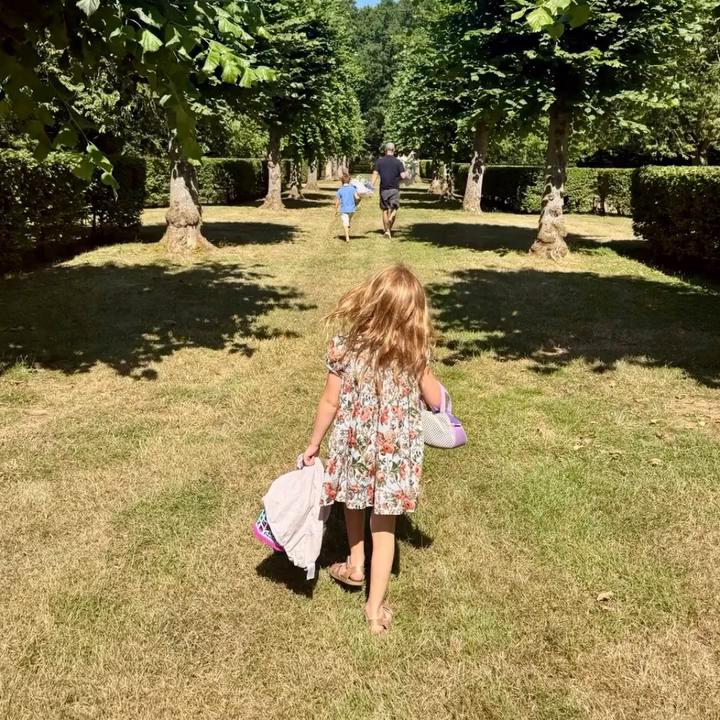 Meghan shared the sweetest photos with Prince Harry, Princess Lilibet and Prince Archie from their summer vacation ☀️ 🏝️ The Duchess of Sussex gave a rare glimpse inside the Sussexes’ sun-soaked European holiday including beach snaps and fun poolside moments ❤️ 📸: Meghan #meghanmarkle #princeharry