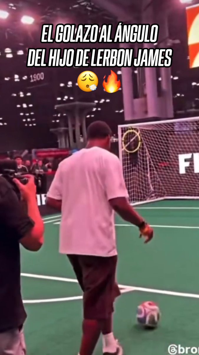 ¡UN CRACK PARA EL FUTBOL! 🤩 ⚽️ Bronny James demostró también tener talento para jugar el futbol. 📹 realscoutbasketball