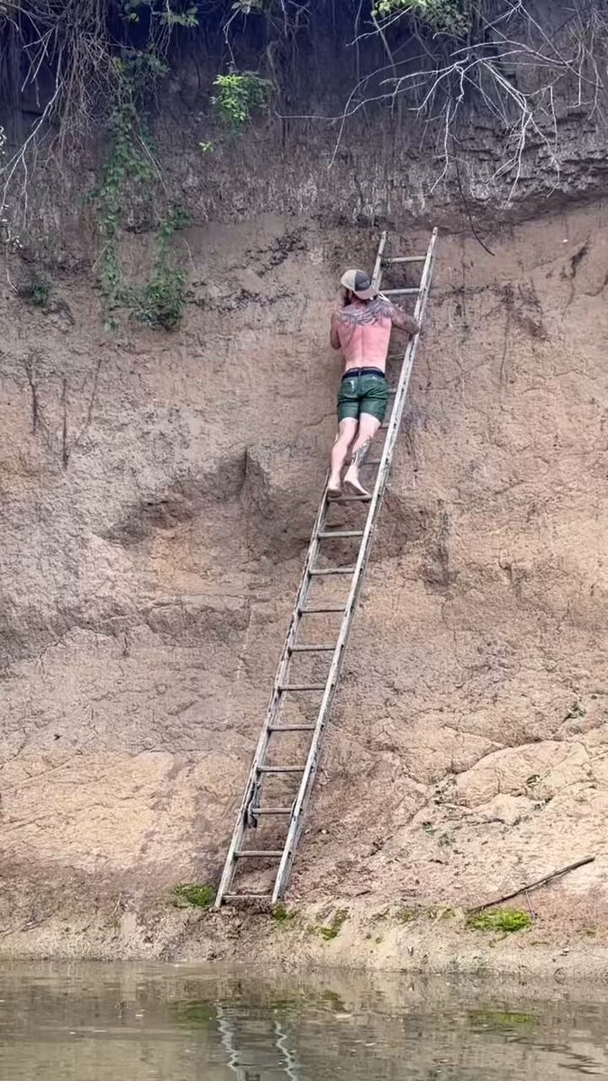 Ladies…is your man this motivated to get it done? For a minute there I thought the ladder would have the best of him🤣 But at the end of the day… rope swing✅ Reminds me of being a kid and swimming at the old watering hole. Remember, we’re never too old to release that inner child🤩