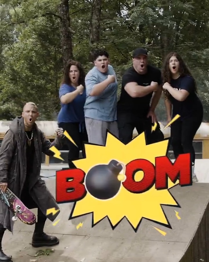 "See, I told you everybody was going to be safe! Nobody died!" EXCLUSIVE: Talk about having a blast! Big Boom A.J. & Big Justice and family brought the BOOM and 🔥 to DARBY ALLIN's home compound! (And nice spear, Big Justice!)