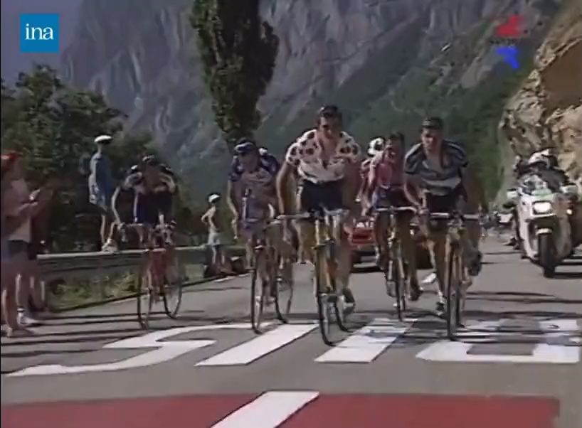 Greatest ever Alp d’huez performance ? It’s 31 years since Pantani treated us to this show 🙌 Gone but not forgotten 🏴☠️