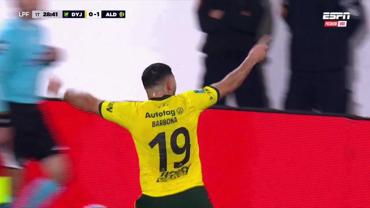 ¡¡CHAU MUNDIAL!! ¡¡ESTO ES EL FÚTBOL ARGENTINO!! Barbona se hizo cargo del tiro libre en Varela, la colgó de un ángulo y marcó el 1-1 de Defensa ante Aldosivi... ¡QUE GOLAZO, POR FAVOR! 📺 ESPN Premium | Suscribite al Pack Fútbol en
