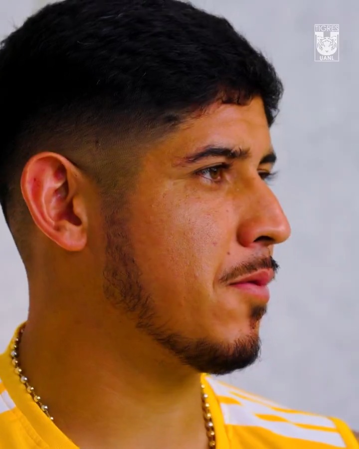 🗨️ ¡La Entrevista con nuestro refuerzo, Alan Franco! 🎙️🐯 Conoce a fondo al nuevo defensa central de La U, su sentir por llegar a Tigres, sus objetivos y la primera impresión que tuvo al conocer El Volcán. Video completo: ➡️